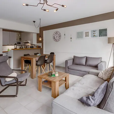 Lydia 0202 Apartamento *